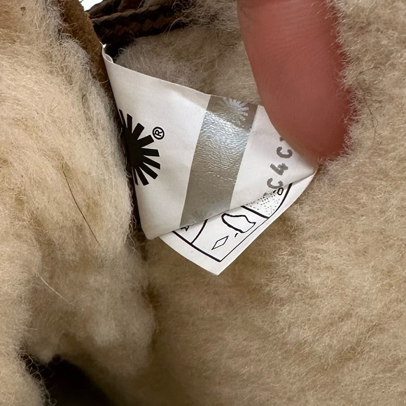 Ugg Adirondack III Snow Boots - Picture 7 of 9